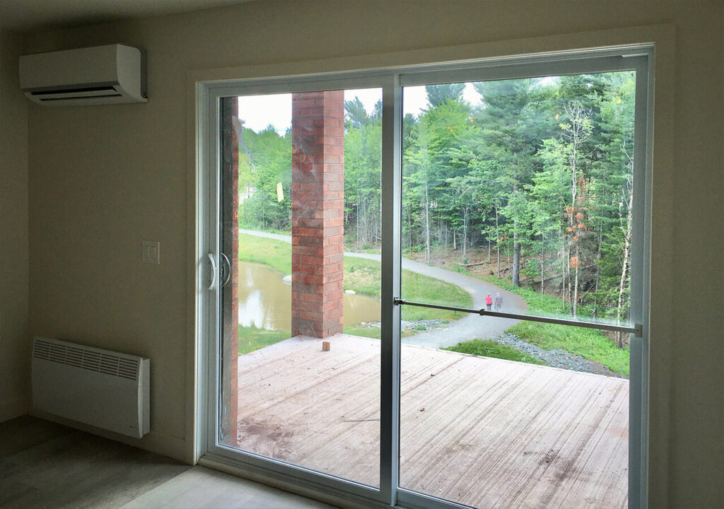 balcon dans un condo neuf à vendre au projet havre des pins à Sherbrooke